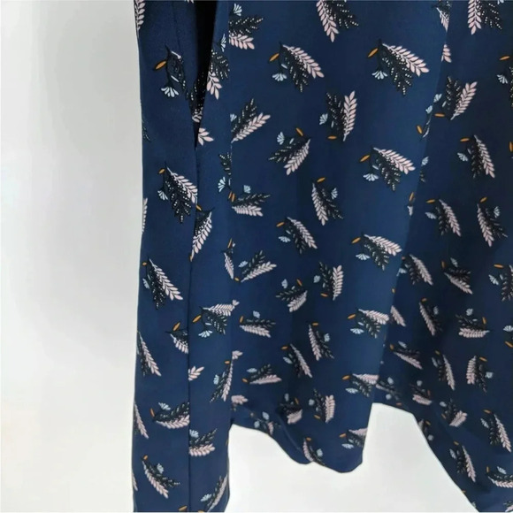 Size 14 LOFT Floral Feather V Neck Short Sleeve Sheath Mini Dress - Picture 2 of 6